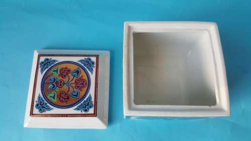 ELIZABETH ARDEN BYZANTIUM THE GOLDEN TILE BOX 1980