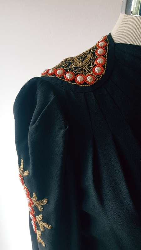 VINTAGE BLACK COCTAIL DRESS WITH PUFF SHOULDERS AND BEADED EMBROIDERY (SIZE 34 MEDIUM)