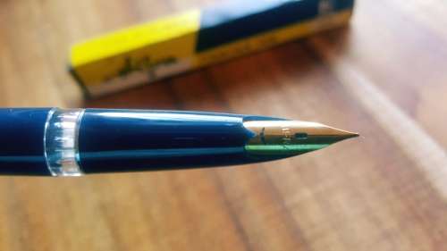 VINTAGE HIFRA FOUNTAIN PEN WITH ORIGINAL BOX