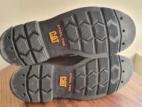 MEN'S LEATHER CATERPILLAR BOOTS (SIZE 11)