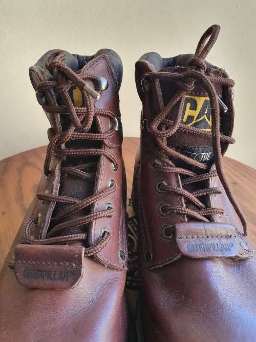 MEN'S LEATHER CATERPILLAR BOOTS (SIZE 11)