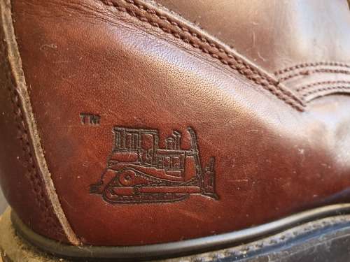MEN'S LEATHER CATERPILLAR BOOTS (SIZE 11)