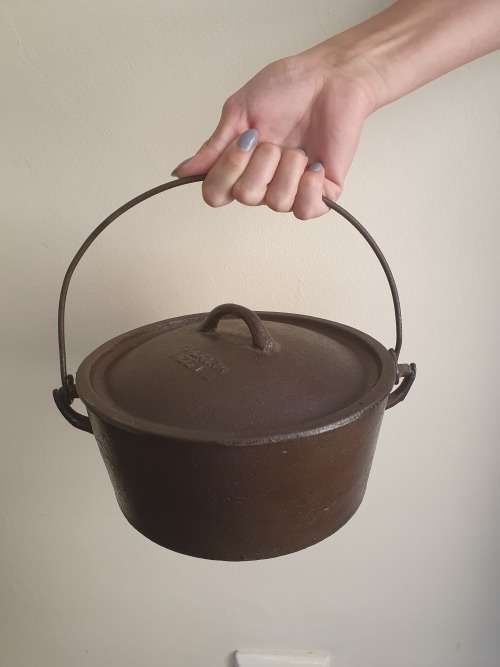 VINTAGE CAST IRON FALKIRK COOKING POTJIE POT (SIZE 1 1/2)