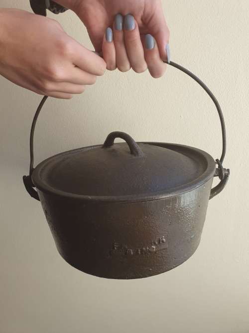 VINTAGE CAST IRON FALKIRK COOKING POTJIE POT (SIZE 1 1/2)
