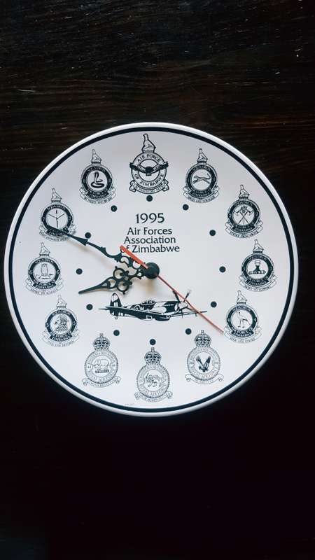 VINTAGE MILITARY 1995 AIR FORCES ASSOCIATION OF ZIMBABWE PORCELAIN WALL CLOCK