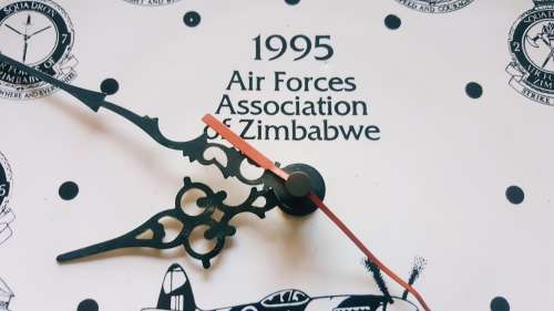 VINTAGE MILITARY 1995 AIR FORCES ASSOCIATION OF ZIMBABWE PORCELAIN WALL CLOCK