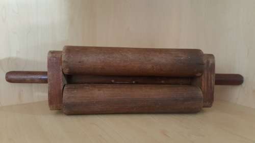 ANTIQUE FARMHOUSE WOODEN PASTA ROLLER PIN
