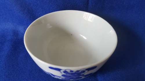 VINTAGE BLUE AND WHITE ROSTER CHINESE BOWL