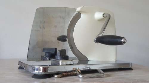 VINTAGE WHITE ENAMEL PINEWARE BREAD SLICER