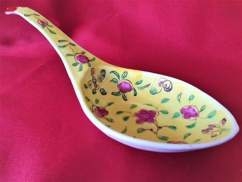 ANTIQUE CHINESE LARGE PORCELAIN HANDPAINTED SPOON