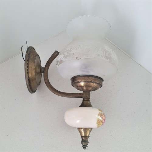 BEAUTIFUL ROMANIC SCENE PORCELAIN AND METAL WALL SCONCE
