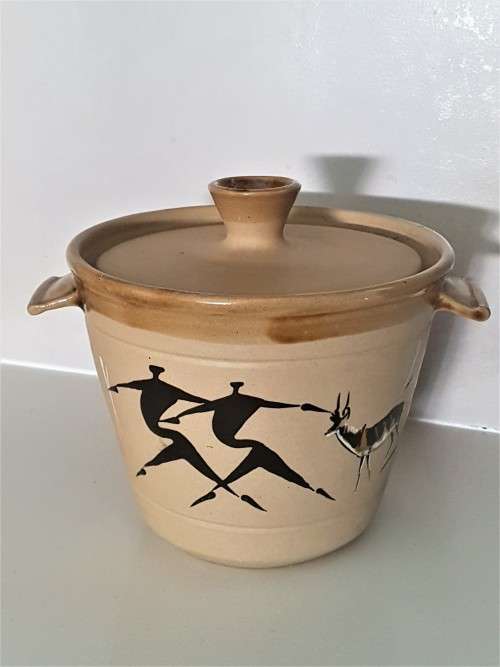 VINTAGE CERAMIC POTTERY HANDLED POT WITH LID (KALAHARI POTTERY)?