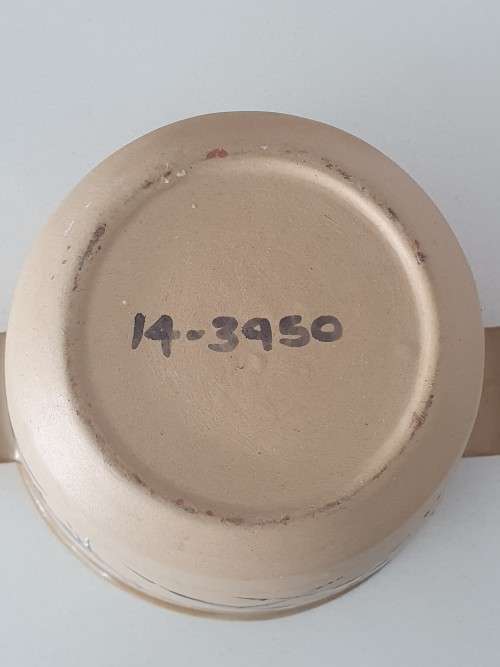 VINTAGE CERAMIC POTTERY HANDLED POT WITH LID (KALAHARI POTTERY)?