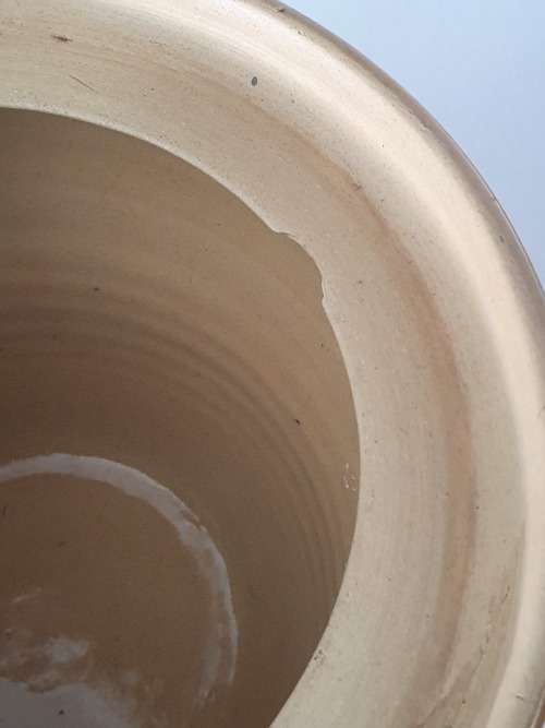 VINTAGE CERAMIC POTTERY HANDLED POT WITH LID (KALAHARI POTTERY)?