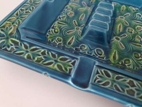 BEAUTIFUL DETAILED MAJOLICA TURQUOISE AND GREEN ASHTRAY