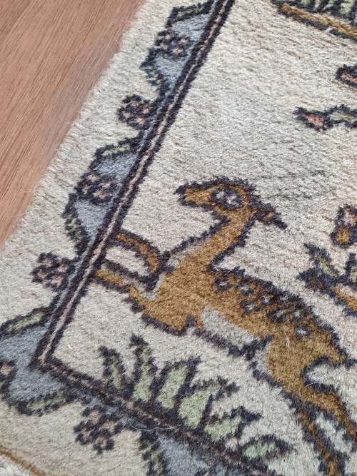 VINTAGE PERSIAN HUNTING SCENE DEER RUG/MAT