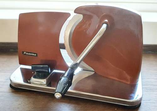 Brown Enamel Pineware Bread slicer/cutter