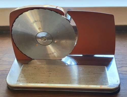 Brown Enamel Pineware Bread slicer/cutter