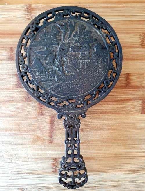Antique Cast Iron Chinese Blue Willow Design trivet/pot Holder (Patent no.)