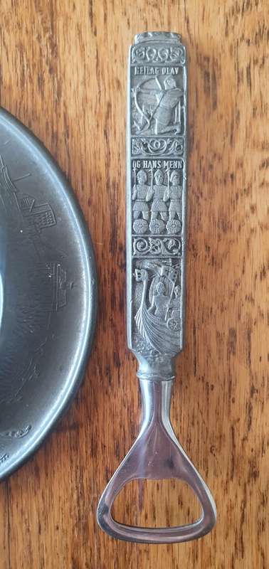 Konge Tinn Norwegian pewter bottle opener and plate