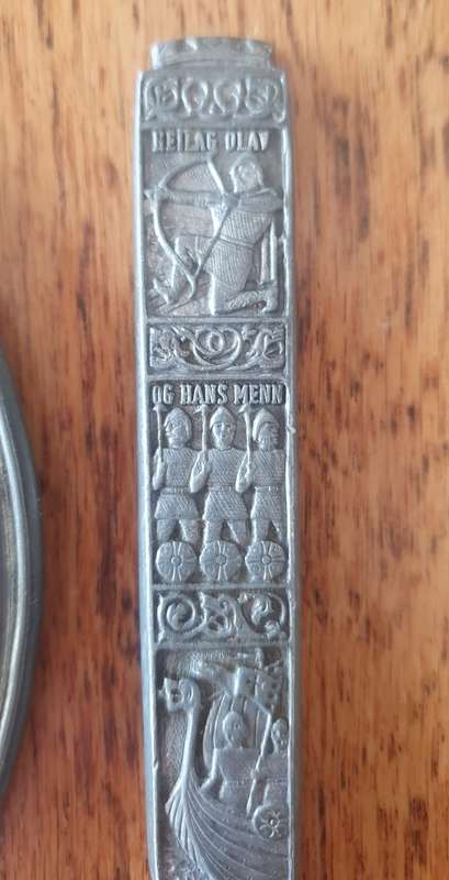 Konge Tinn Norwegian pewter bottle opener and plate