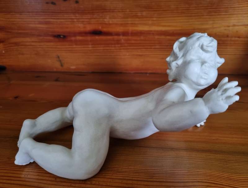 Rosenthal figurine Crawling Baby designed by Liselotte Specht-Buchting (1904-1987) in 1937. Marked