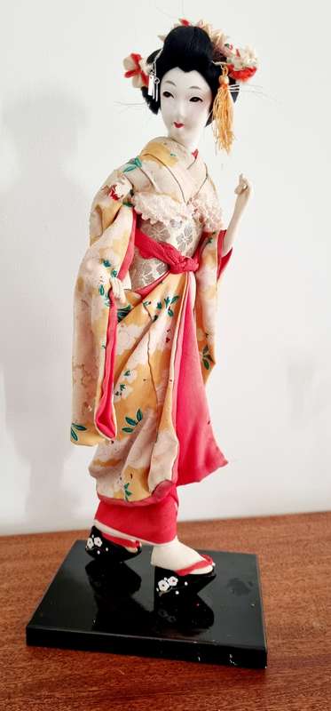 Vintage Traditional Japanese Geisha Doll