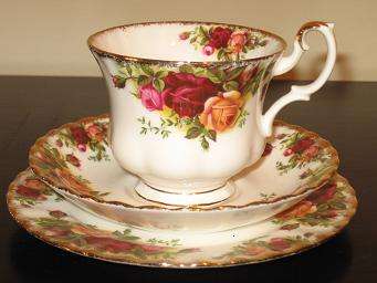 ROYAL ALBERT TRIO "OLD COUNTRY ROSES" TEA TRIO