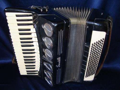 VINTAGE SCANDALLI "BREVETTO" ACCORDION/ACCORDIAN (Made in Italy)