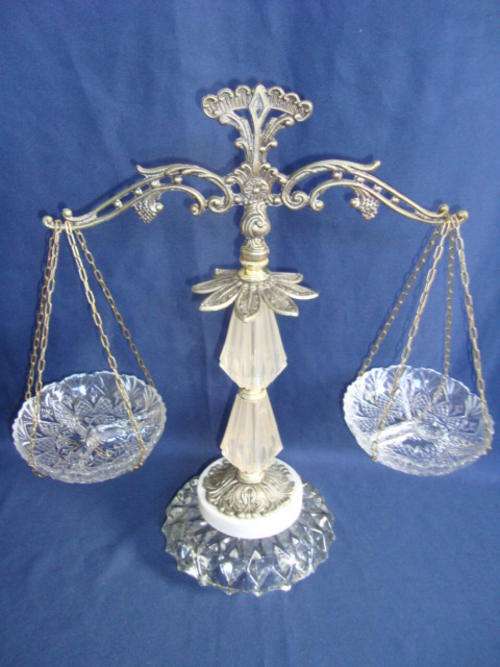LARGE ORNAMENTAL STYLE BALANCE SCALE