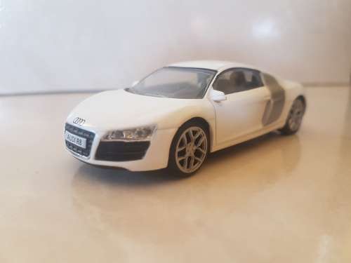 2x Hotwheels,Maisto Volkswagen New Beetle&Realtoy Audi R8 v10