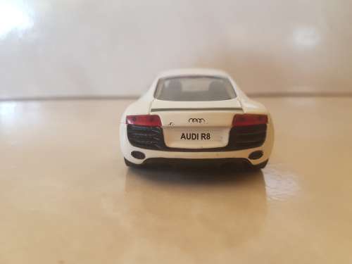 2x Hotwheels,Maisto Volkswagen New Beetle&Realtoy Audi R8 v10