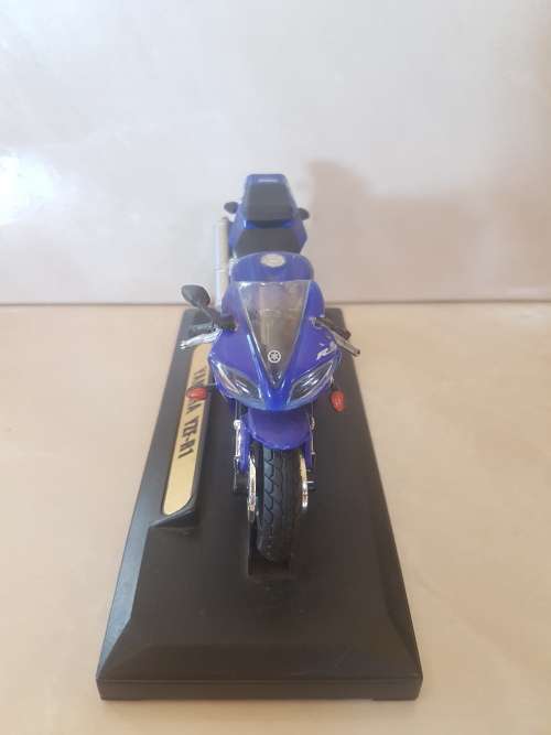 YAMAHA YZF-R1,Maisto SUZUKI GSX R600&POLICE Transformer Bike