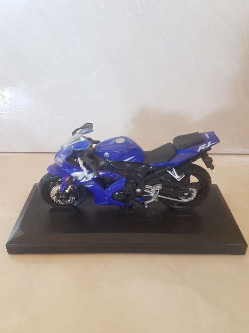 YAMAHA YZF-R1,Maisto SUZUKI GSX R600&POLICE Transformer Bike