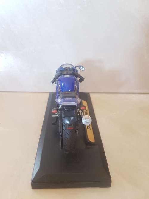 YAMAHA YZF-R1,Maisto SUZUKI GSX R600&POLICE Transformer Bike