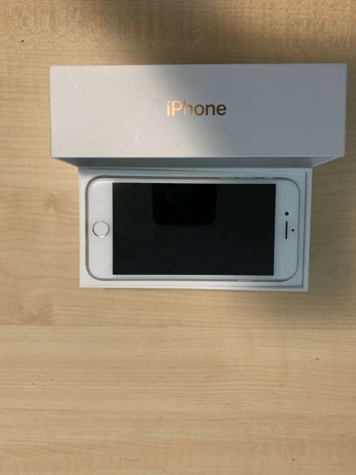 IPhone 8 64 GiG (Box and all Accessories)