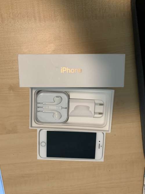 IPhone 8 64 GiG (Box and all Accessories)