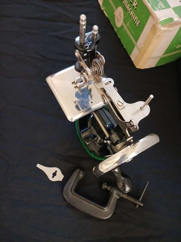 Singer Child`s 20 Sewing machine
