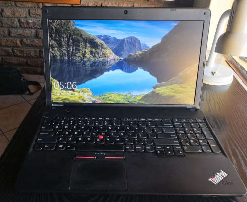 Lenovo Thinkpad Edge E530c i5 4GB RAM Laptop **FREE LAPTOP BAG**