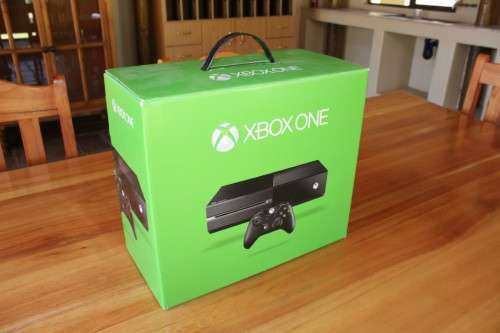 XBOX ONE 500GB (AS NEW) FULLY BOXED + NEW FIFA 16 LEGENDS SEALED