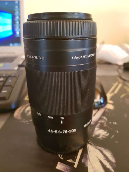 SONY LENS 4.5-5.6 / 75-300 MM 1.5m/4.9ft MACRO WITH REAR CAP.