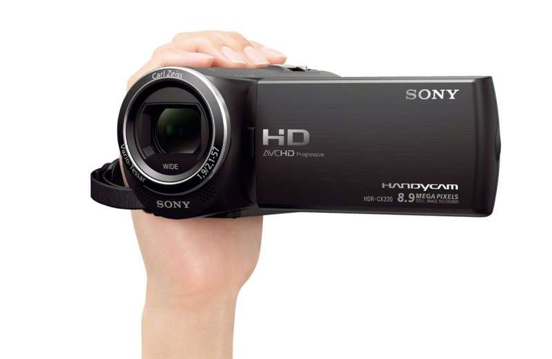 Sony HDR-CX220 HD Camcorder 32X ZOOM 8.9 MEGAPIXELS HANDYCAM