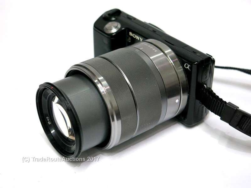 SONY NEX-5 14.2MP with 16mm F2.8 Lens E-MOUNT Digital Camera Kit