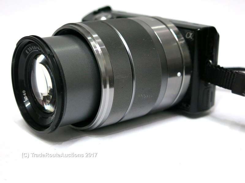 SONY NEX-5 14.2MP with 16mm F2.8 Lens E-MOUNT Digital Camera Kit
