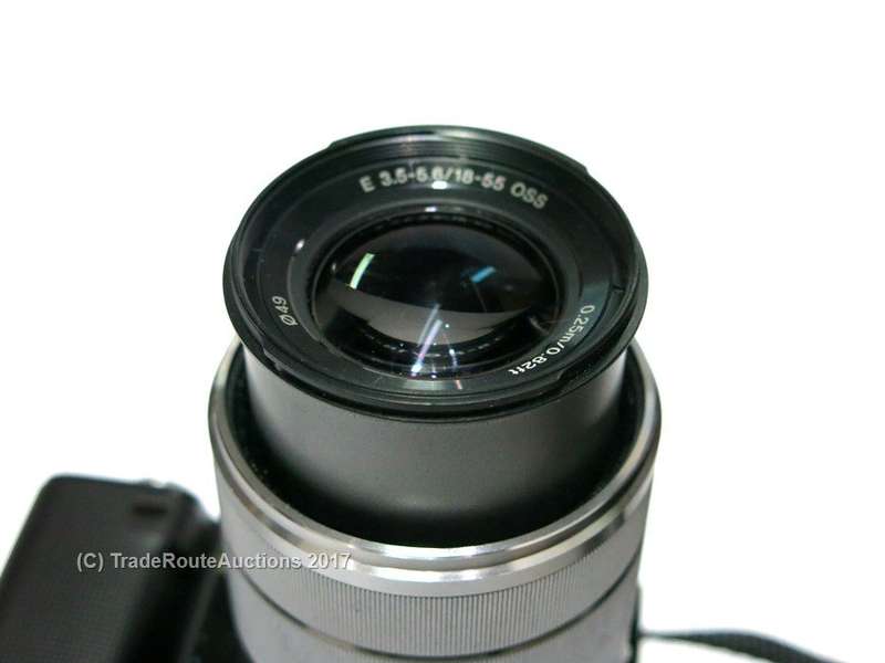 SONY NEX-5 14.2MP with 16mm F2.8 Lens E-MOUNT Digital Camera Kit