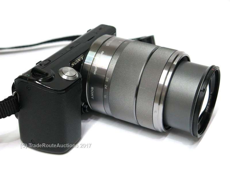 SONY NEX-5 14.2MP with 16mm F2.8 Lens E-MOUNT Digital Camera Kit