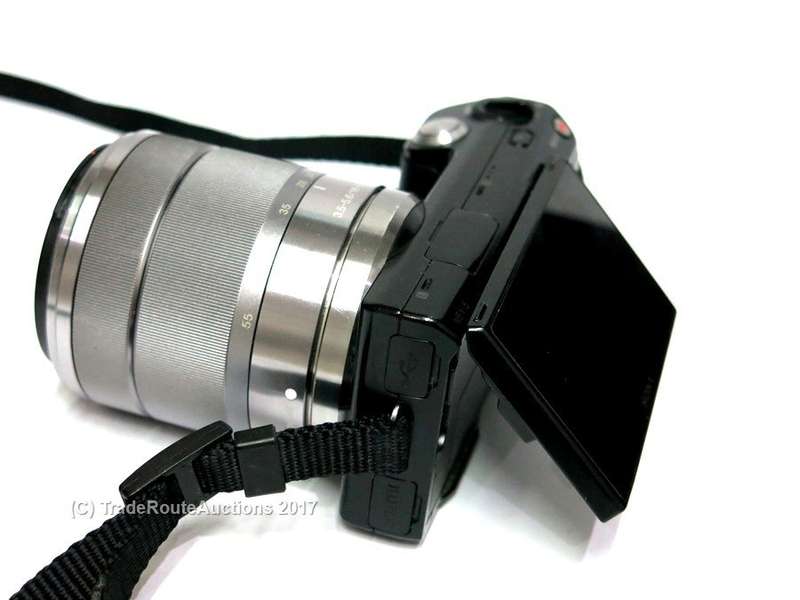 SONY NEX-5 14.2MP with 16mm F2.8 Lens E-MOUNT Digital Camera Kit