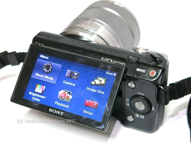 SONY NEX-5 14.2MP with 16mm F2.8 Lens E-MOUNT Digital Camera Kit