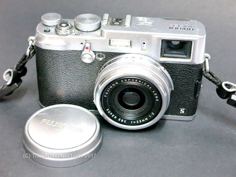 Fujifilm X100S 16 MP Digital Camera with 23mm f/2 Fujinon Lens and 2.8-Inch LCD