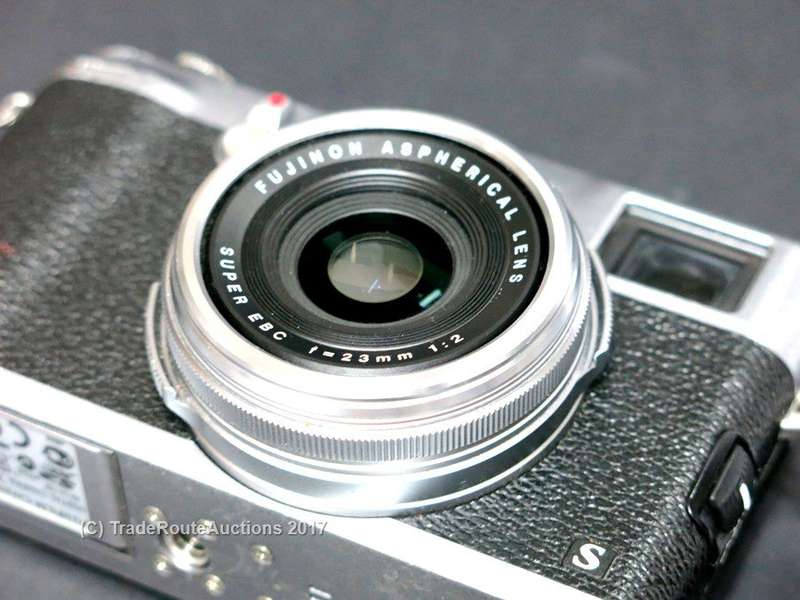 Fujifilm X100S 16 MP Digital Camera with 23mm f/2 Fujinon Lens and 2.8-Inch LCD
